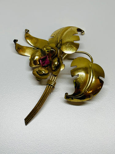 1940’s Gold Flower Brooch Devil's Details